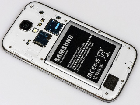Samsung Galaxy S4 inside 1200