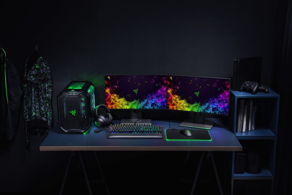 Blackwidow Elite 2018 Setup Shoot Chroma Media Control Kraken TE Spatial Sound Gholiathus Chroma Mamba Wireless Raiju TE Razer Jacket 2 51230