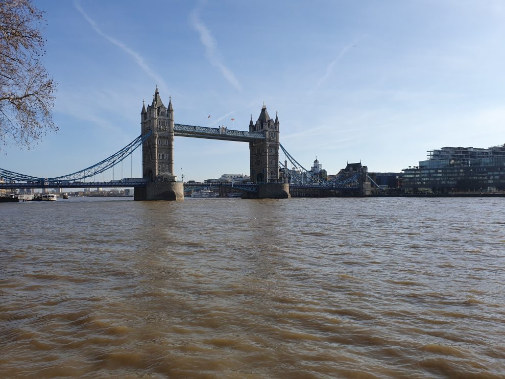 tower bridge wide galaxy s10