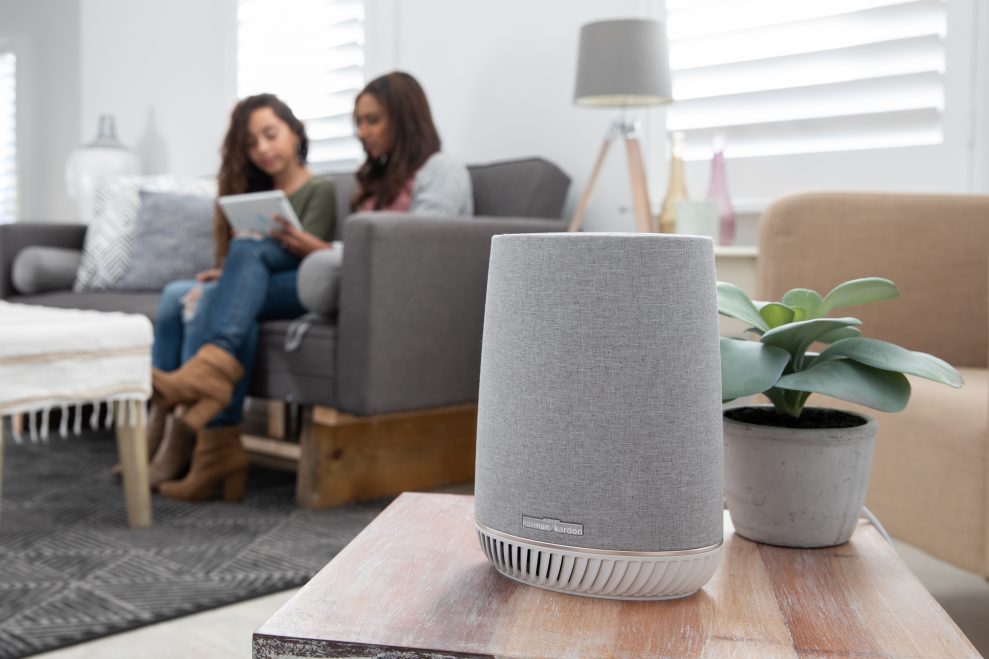 Netgear Orbi Voice RBK50V 1 2018 07 OrbiVoice Livingroom 52679