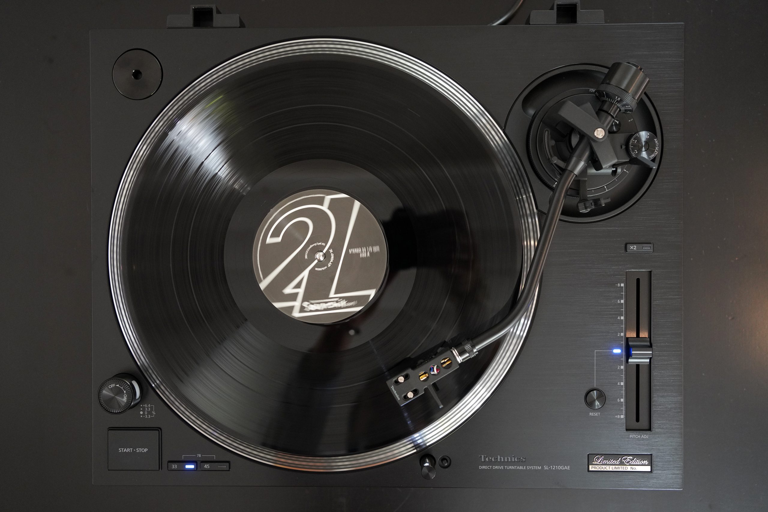 Technics SL-1210GAE Limited Edition 2 Technics SL 1210GAE Limited Edition topp scaled 1