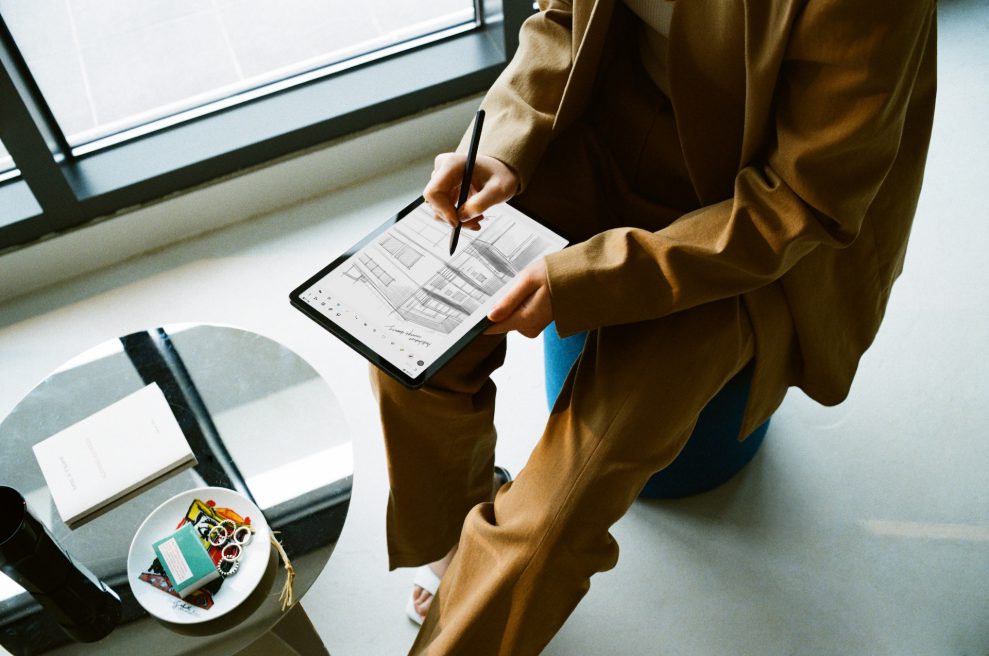 Samsung Galaxy Tab S7+ 5G 2 18 galaxytabs7 tabs7plus lifestyle image 2
