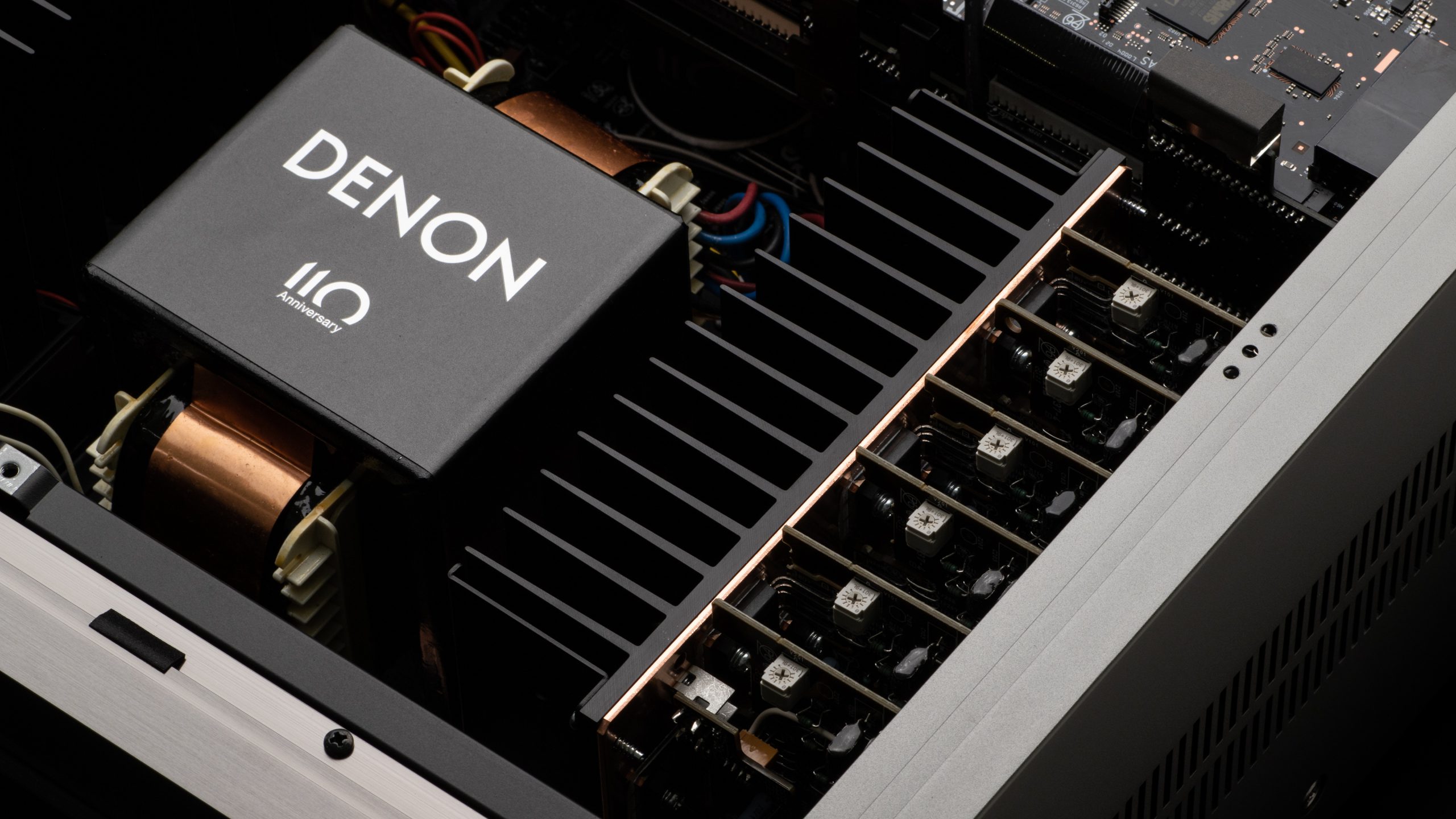 Denon AVC-A110 9 Denon AVR-A110 Power_Amplifier_right