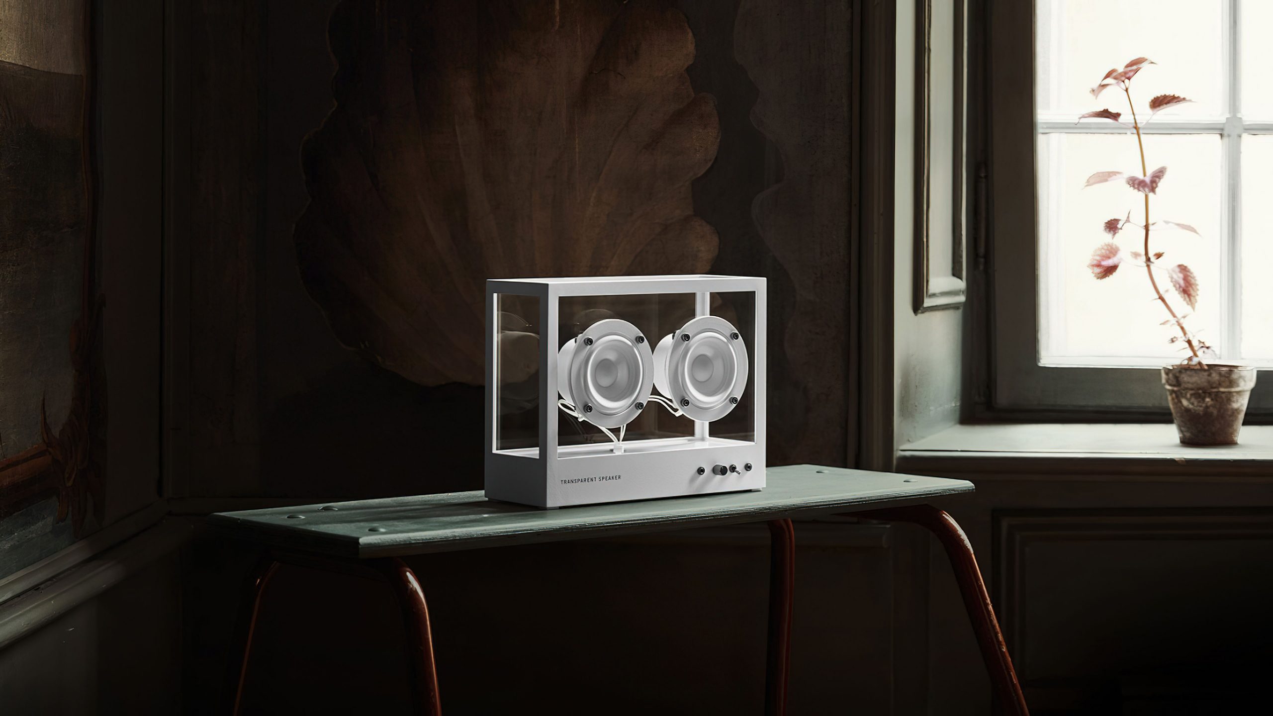 Ljuslykta är egentligen en högtalare 2 Small Transparent Speaker