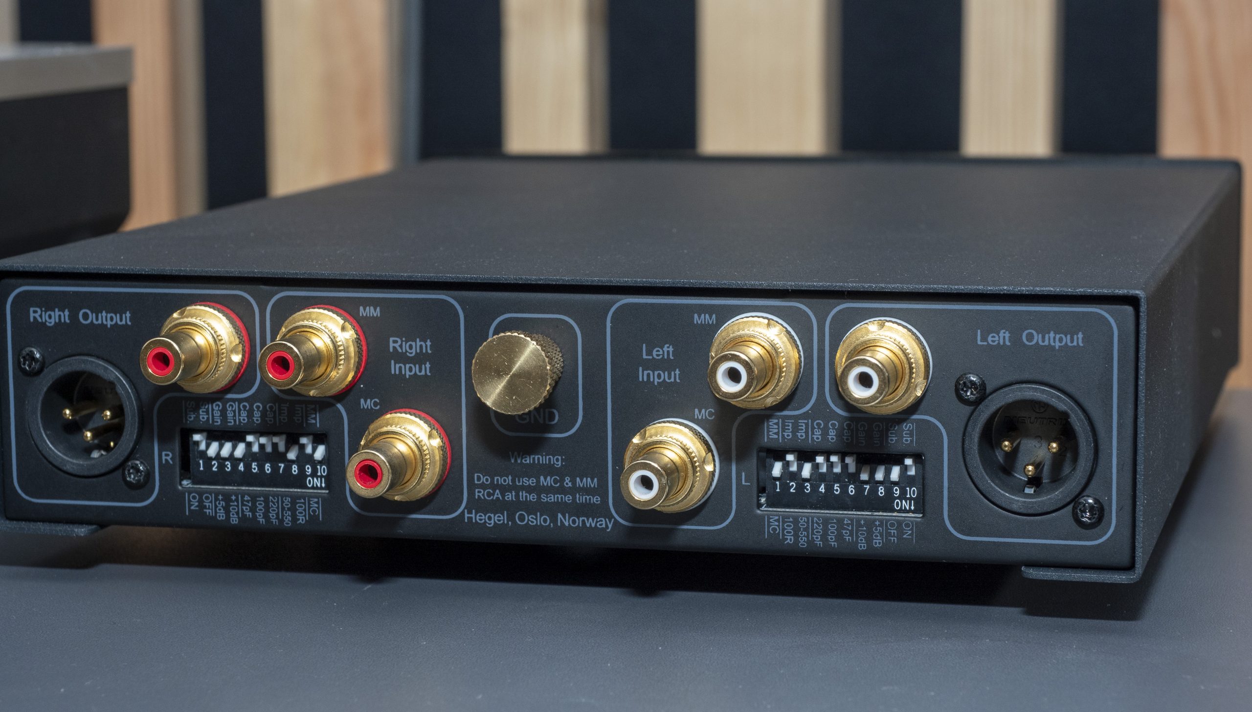 Hegel V10 2 Hegel V10 bak scaled 1