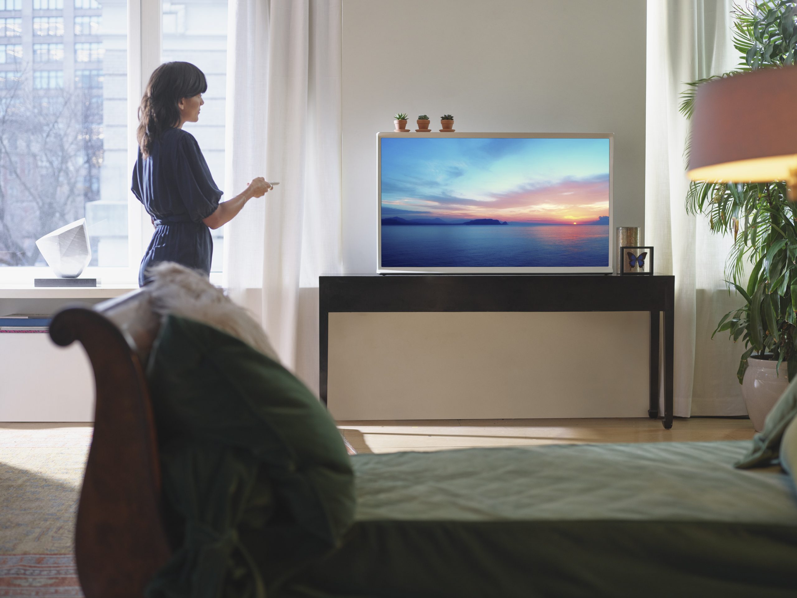 Samsung The Serif (QE49LS01T) 2 Serif 2B 72dpi scaled