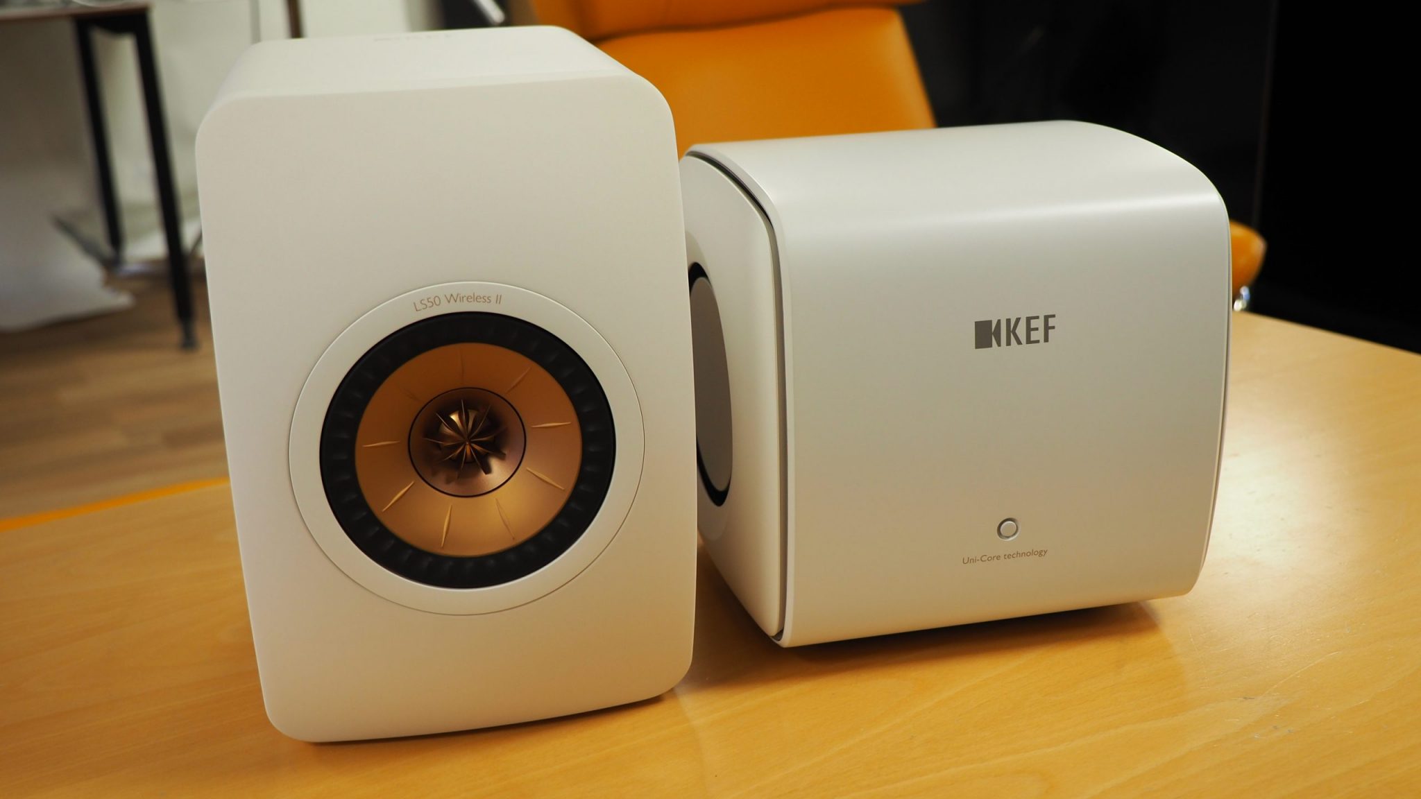 TEST KEF KC62 Pytteliten basbomb