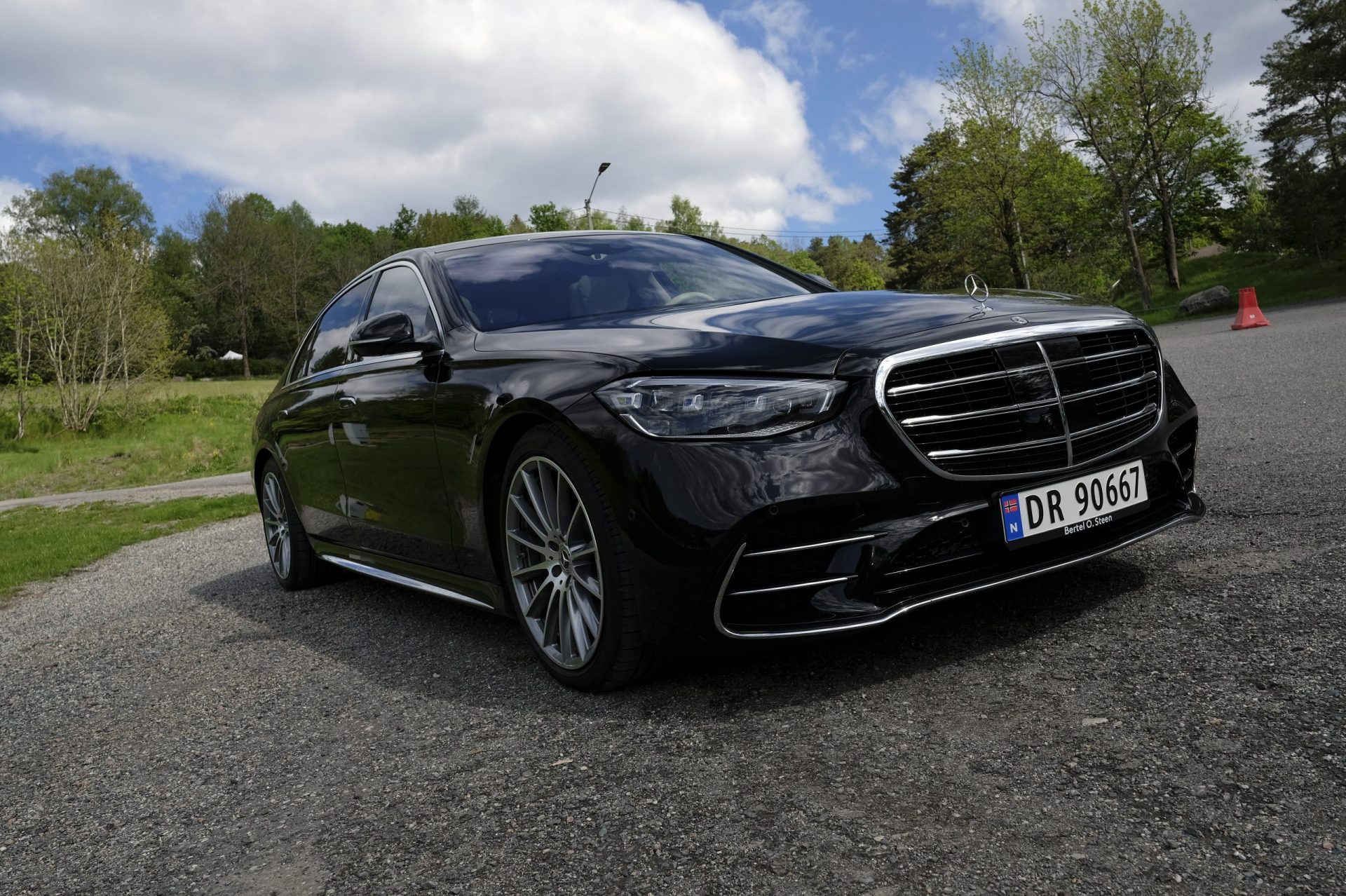 Mercedes S400 med Burmester 4D Sound System