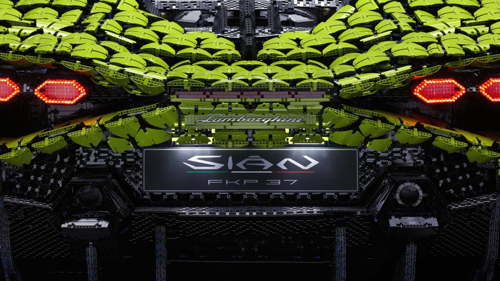Life-size LEGO Technic Lamborghini Sian FKP 37 (1)