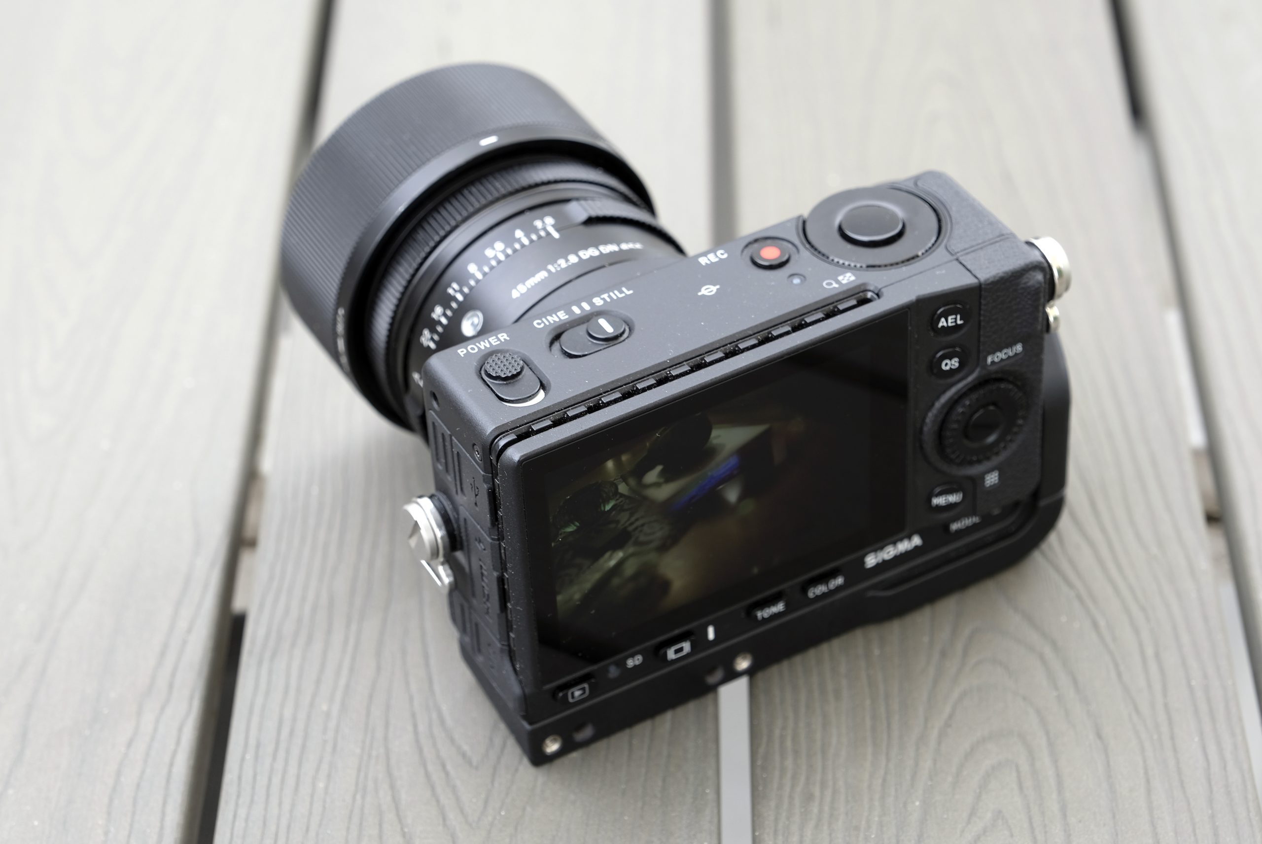 Sigma fp L 4 Sigma fp L bak scaled 1