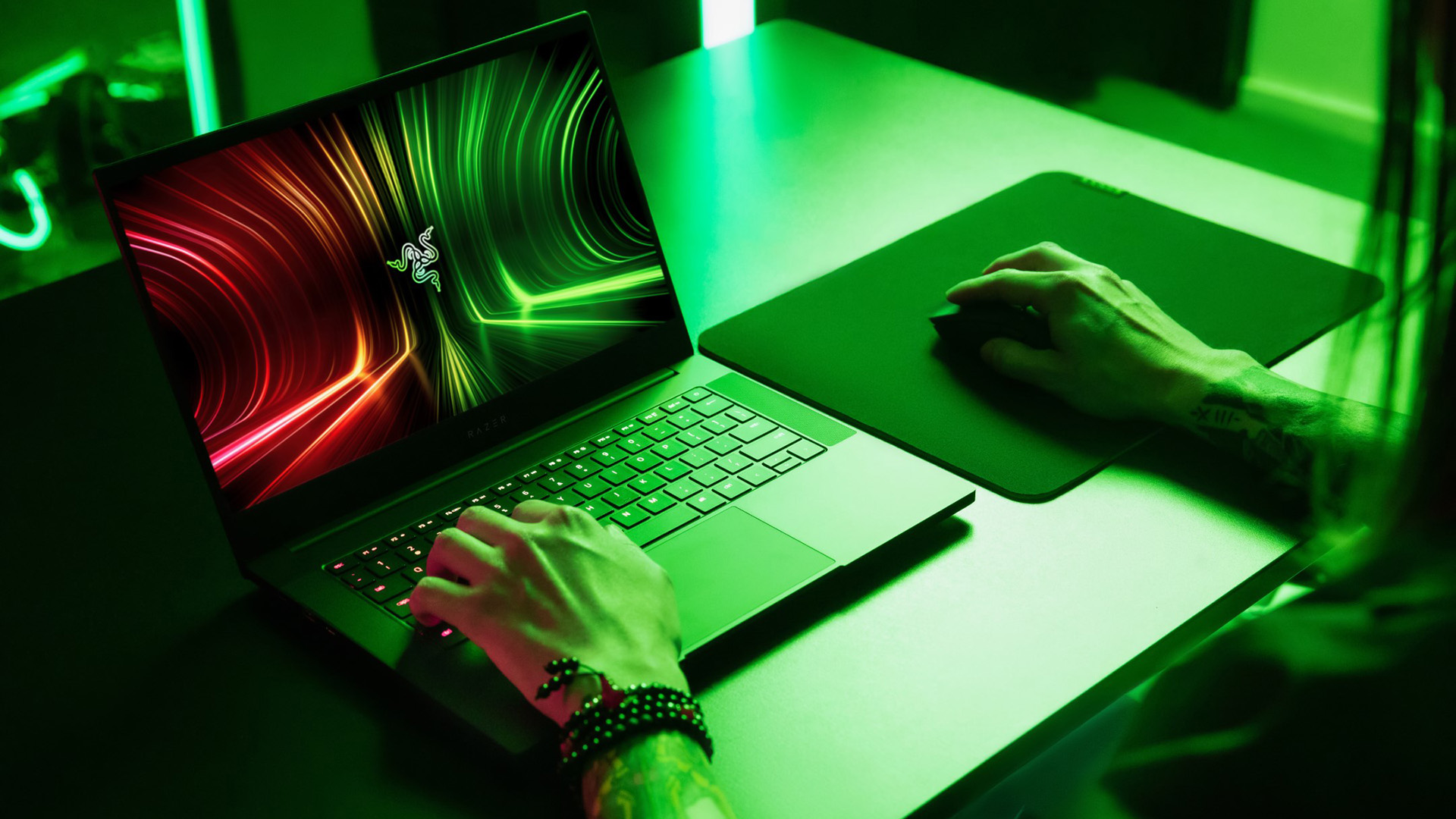 Razer Blade 14 green desk