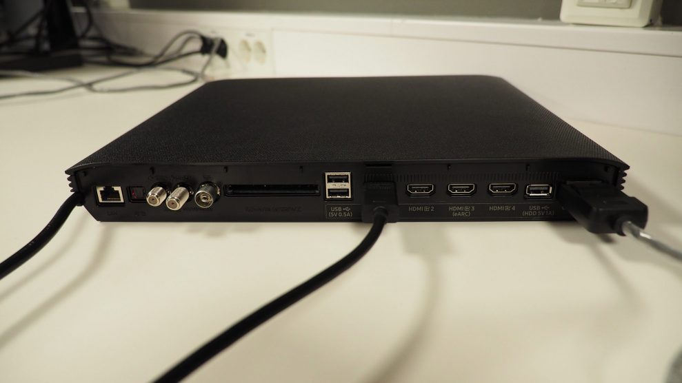 Samsung QN900A Slim One Connect 1 scaled 1