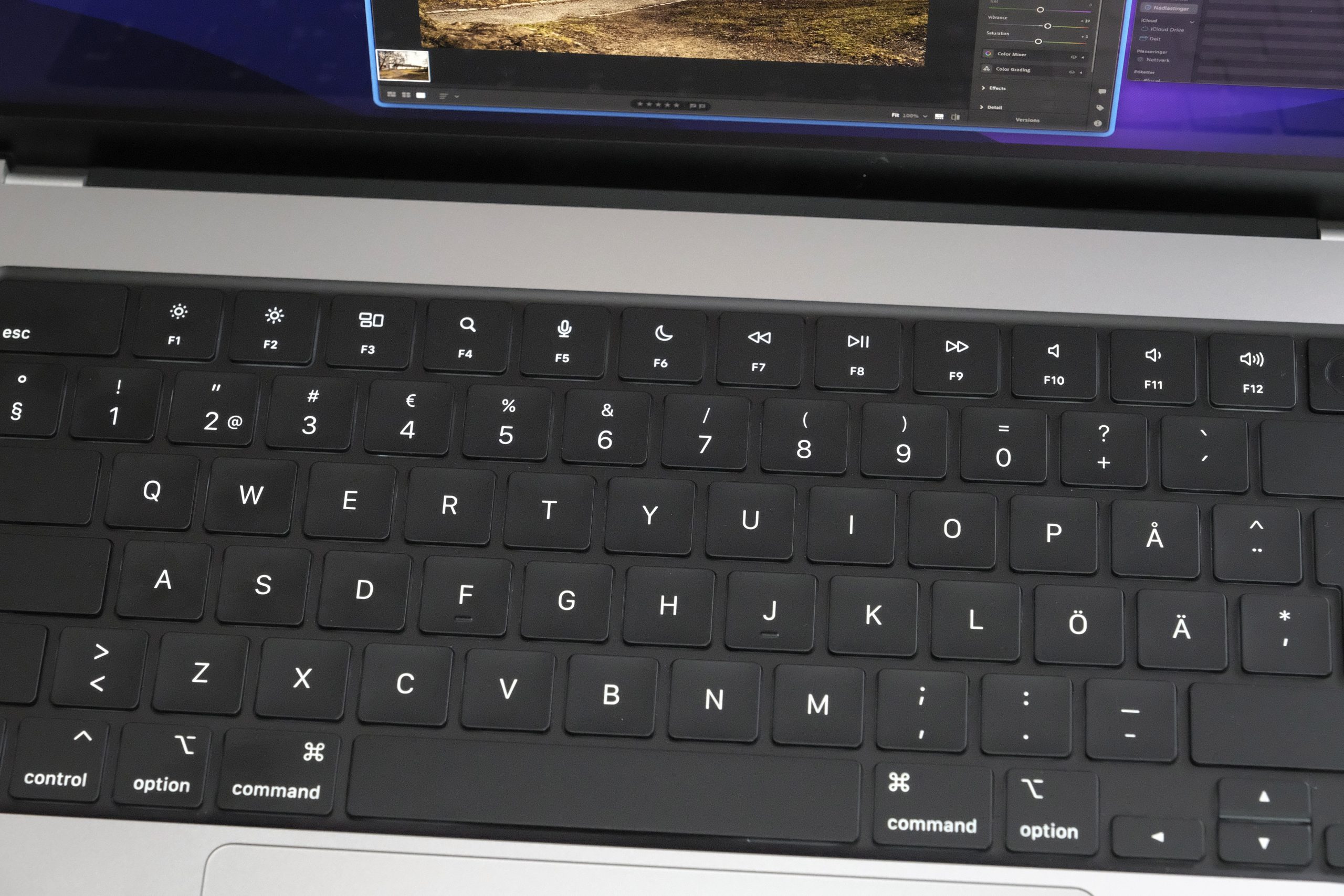 MacBook Pro 16 M1 Pro 3 MBP 16 M1 Pro F keys scaled 1