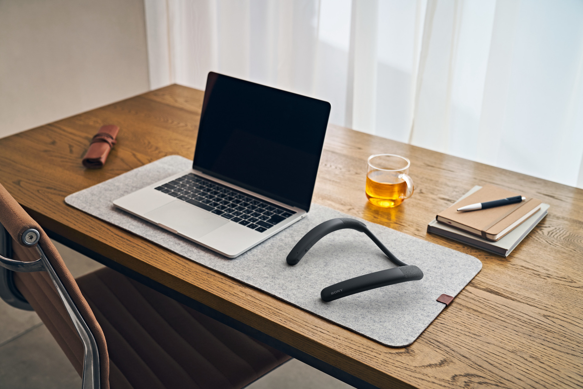 Sony SRS-NB10 desk