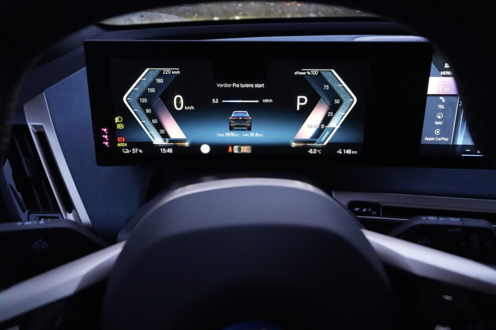 BMW iX skjerm