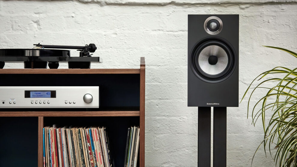 Bowers & Wilkins 606 S2 Anniversary Edition Lifestyle(2)