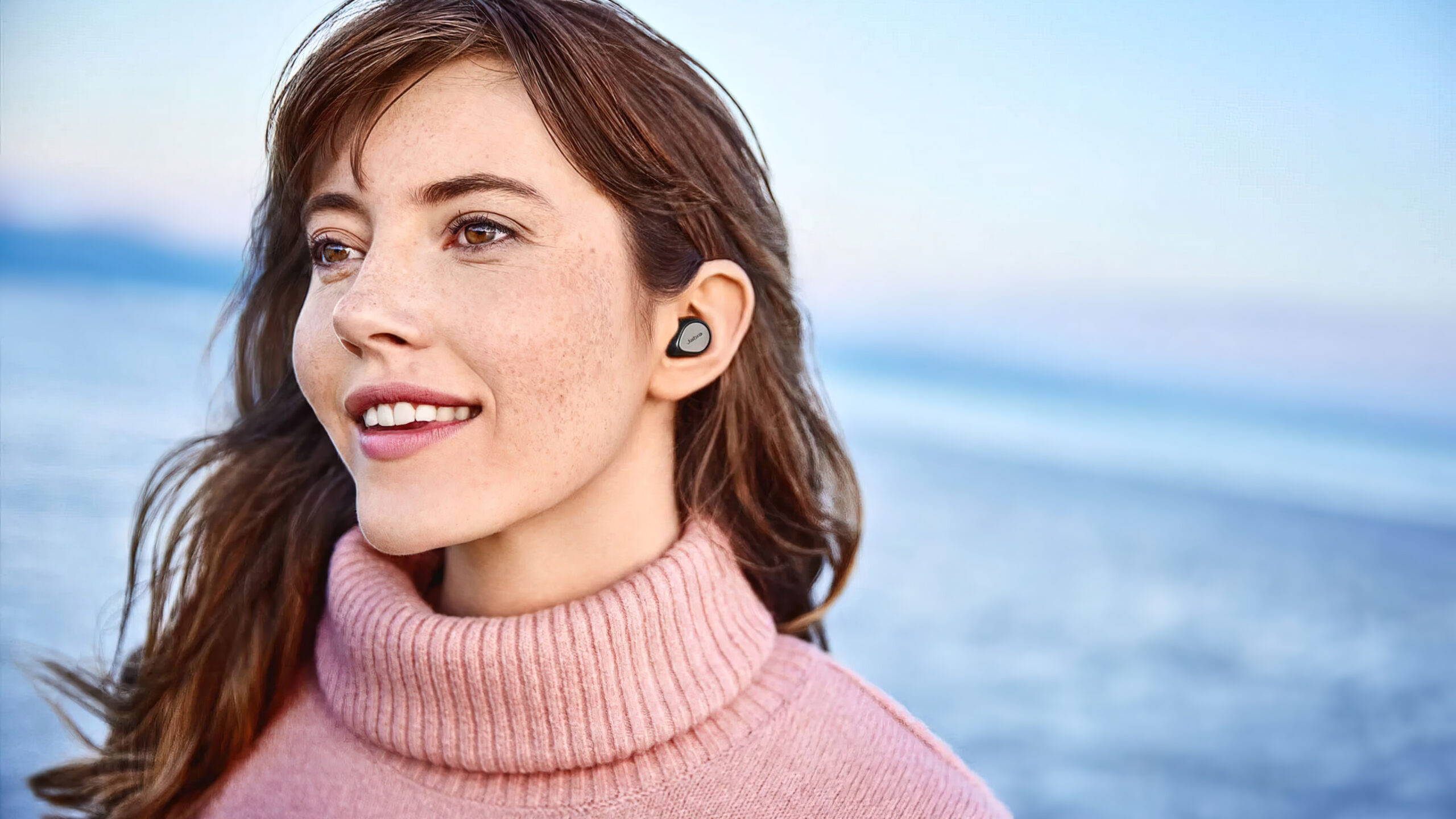 Jabra Elite 7 Pro 1 Jabra Elite 7 Pro lifestyle(3)-L&B scaled