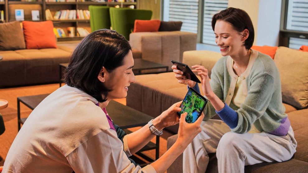 SamsungGalaxyZFold3_TOP-989x557 SamsungGalaxyZFold3_TOP-989x557