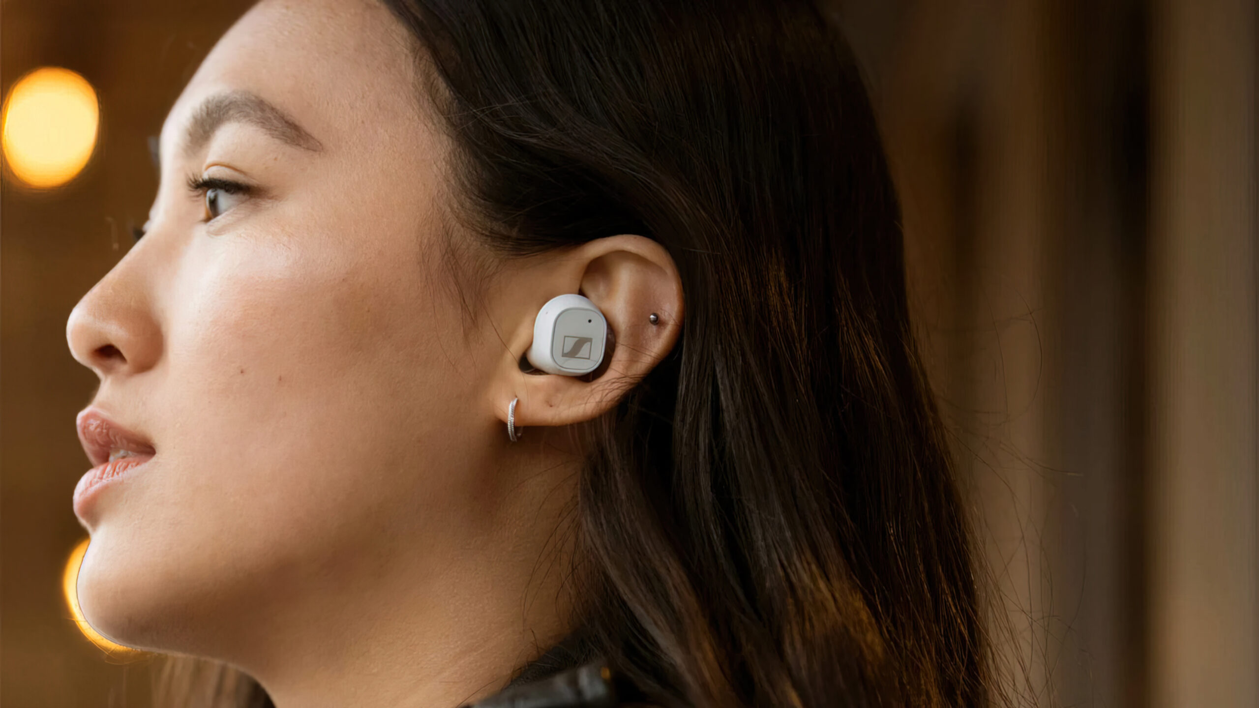 Sennheiser CX Plus True Wireless lady