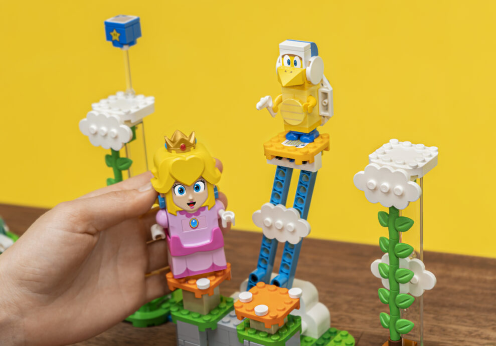 LEGO Super Mario Princess Peach 989x691 1