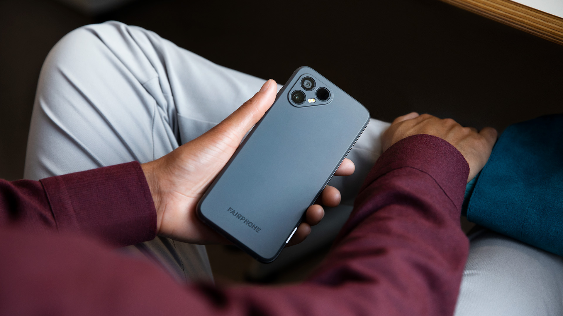 Fairphone4 hand2 Fairphone4 hand2
