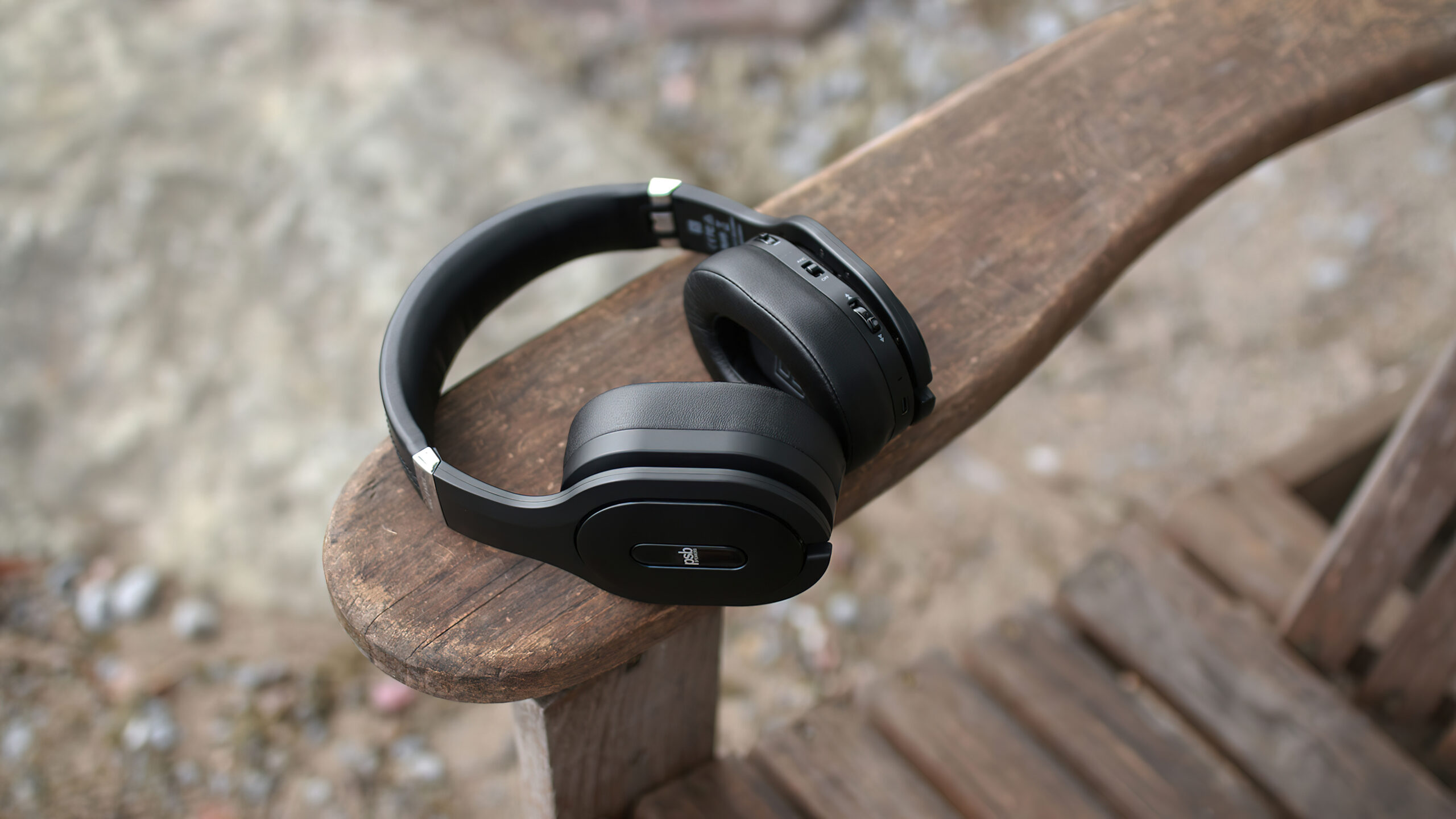 PSB M4U 8 mkII lifestyle3 scaled 1 PSB M4U 8 mkII lifestyle3 scaled 1