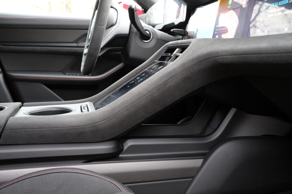 Porsche Taycan GTS fromt interior