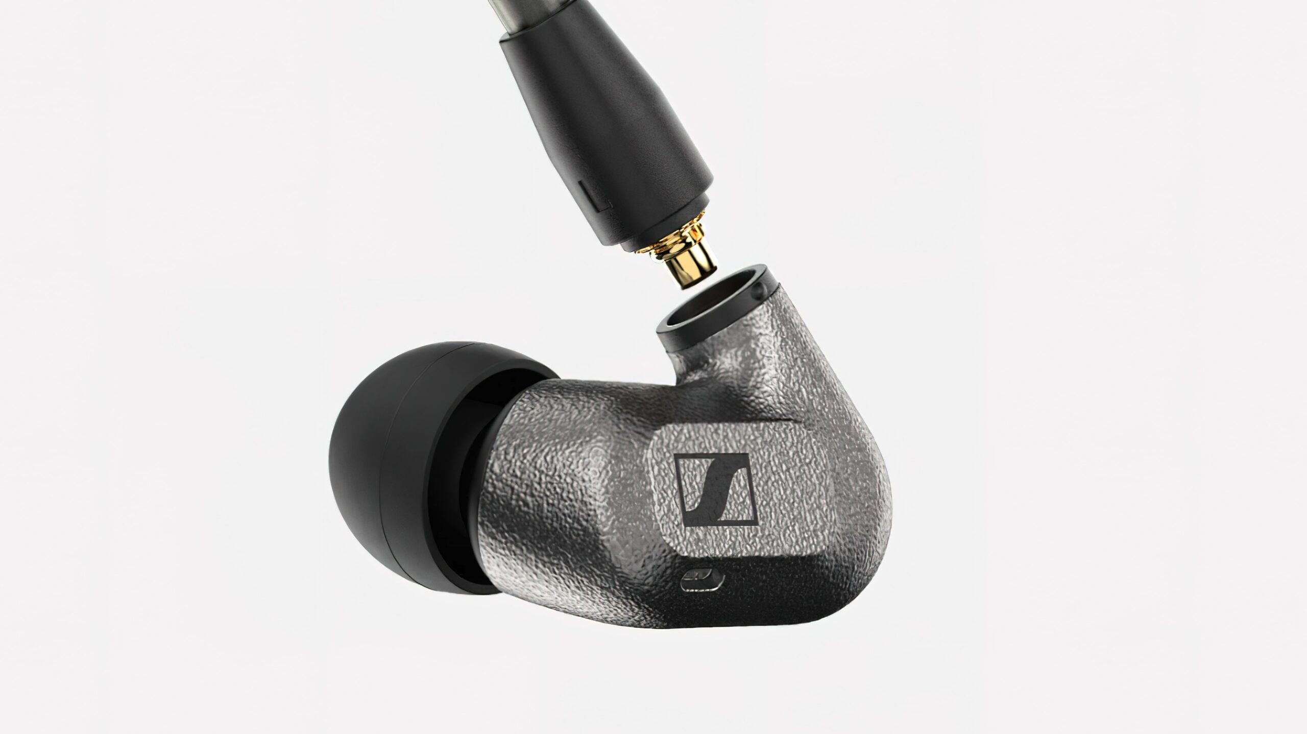 Sennheiser IE 600 cable change LB scaled 1 Sennheiser IE 600 cable change LB scaled 1