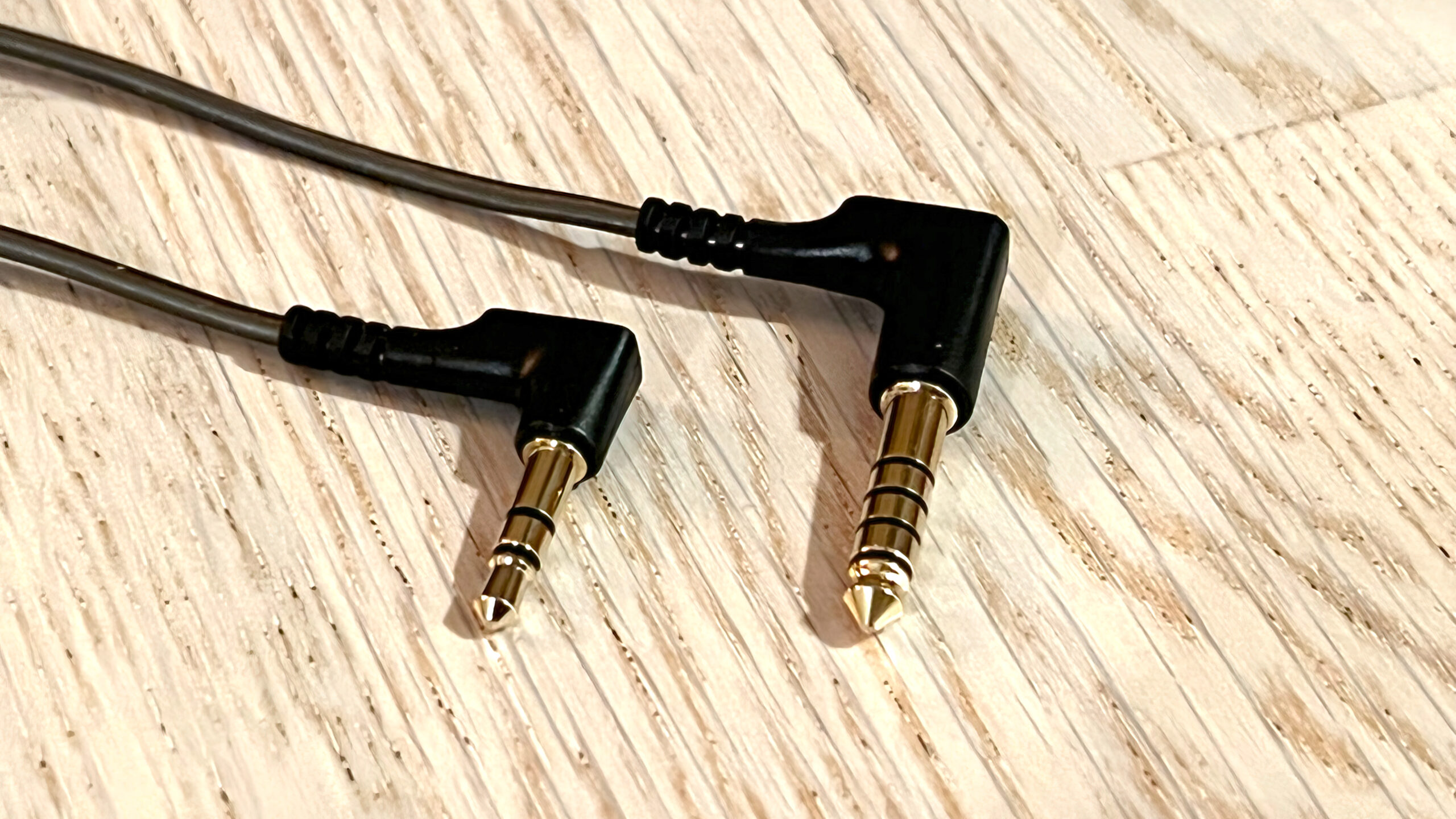 Sennheiser IE 600 cables scaled 1