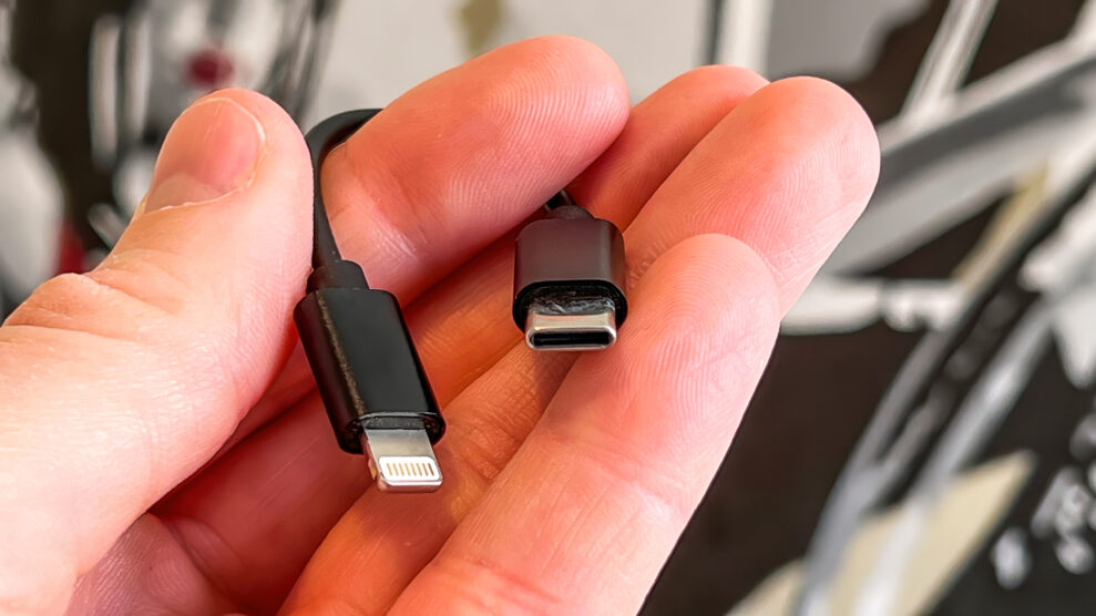 Cayin RU6 USB C Lightning cable 989x556 1