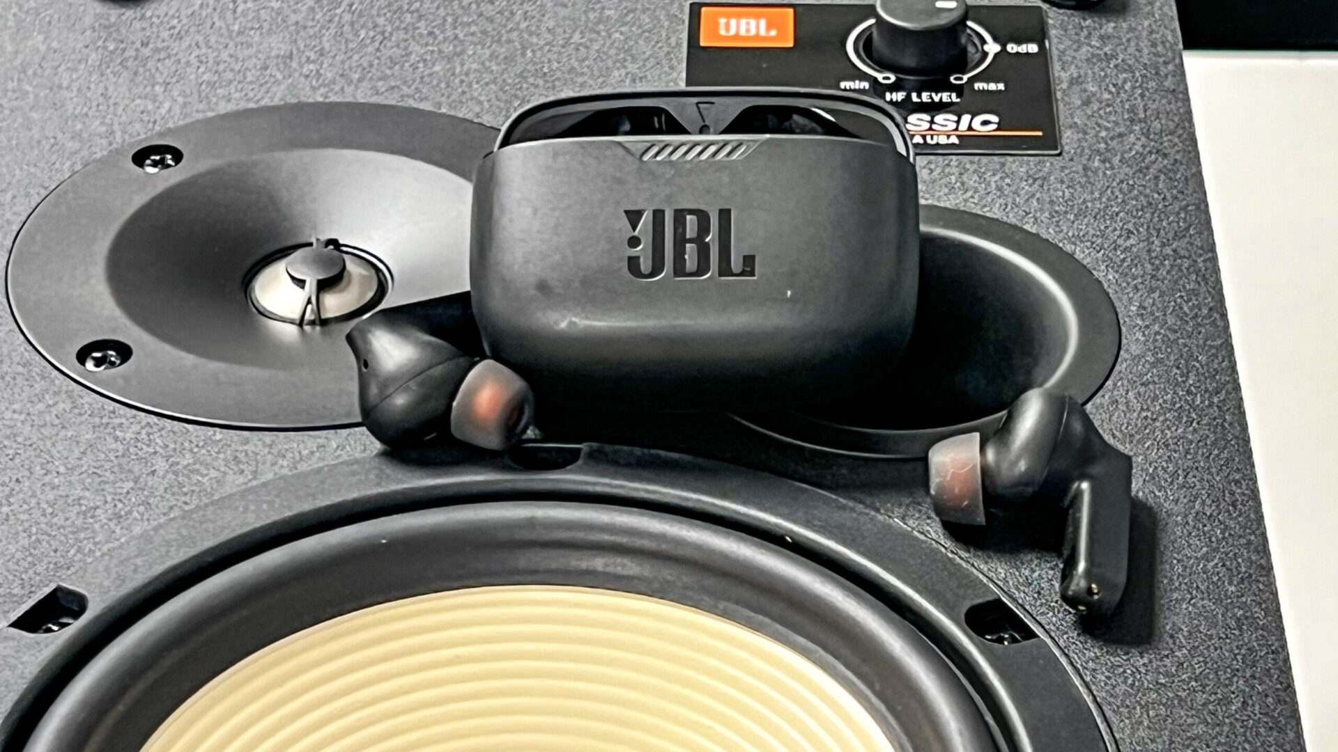 JBL Tune 230NC