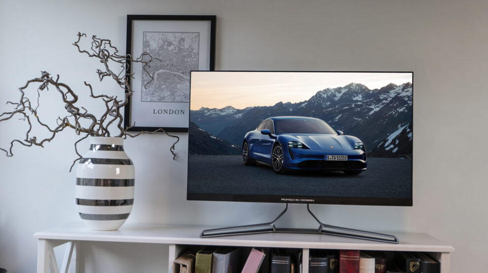 AOC Porsche Design PD32M SPREAD