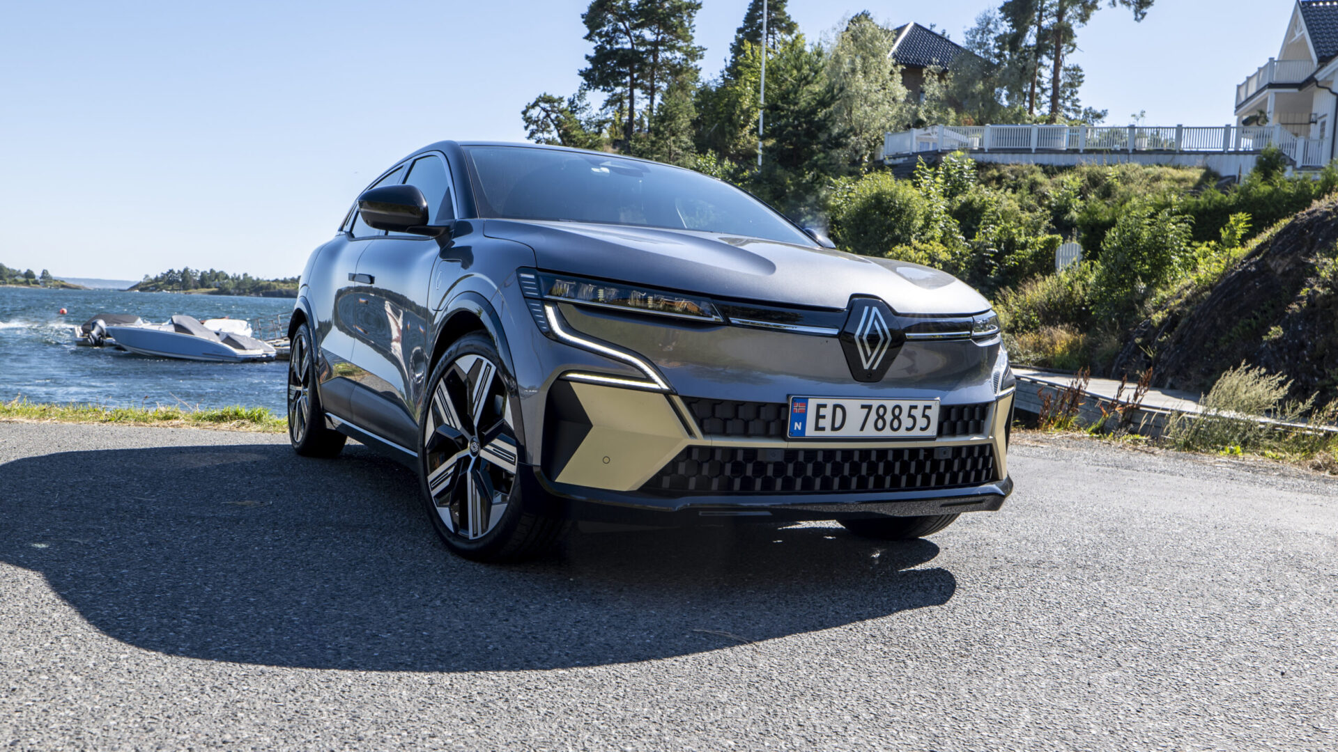 Renault Megane E Tech FRONT ANGLE