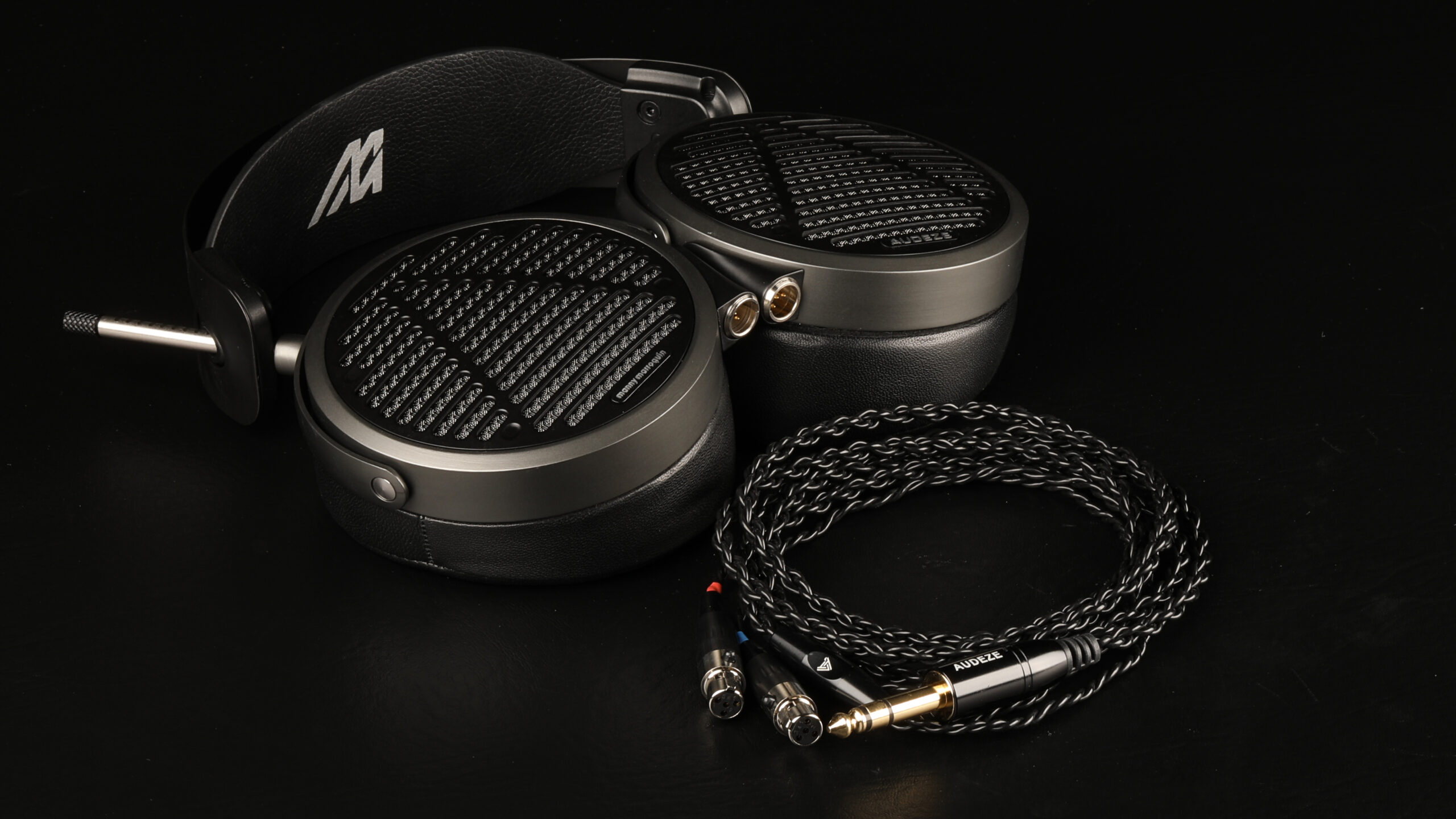 Audeze MM-500 10 Audeze MM500 contents scaled 1 scaled 1