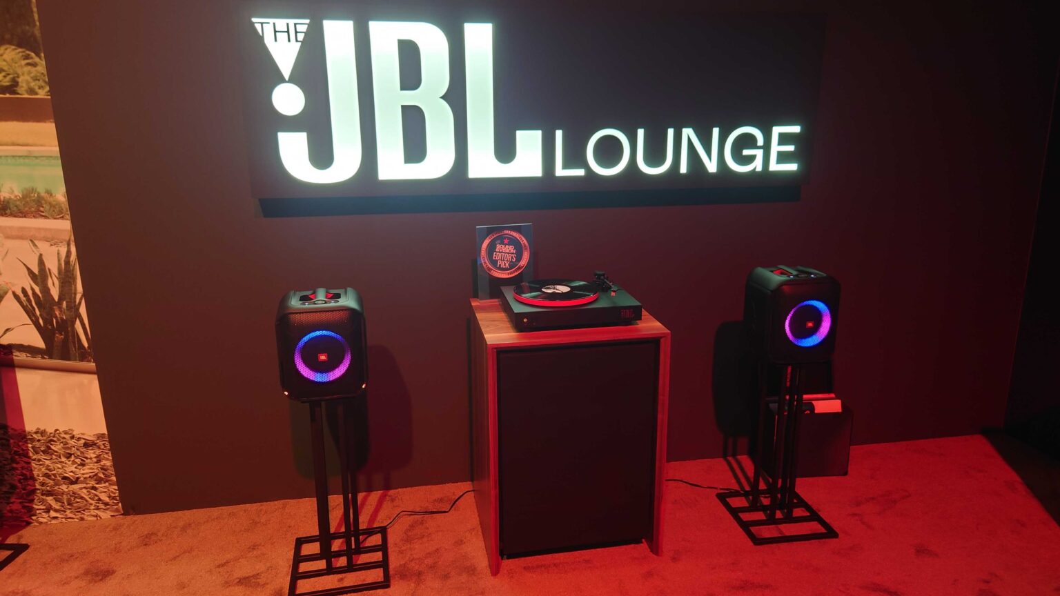 CES 2023: JBL Spinner BT – första Bluetooth-skivspelaren