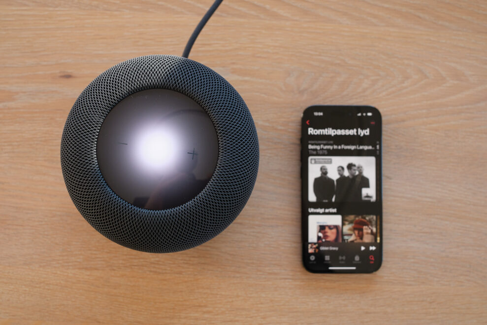 Apple HomePod + iPhone