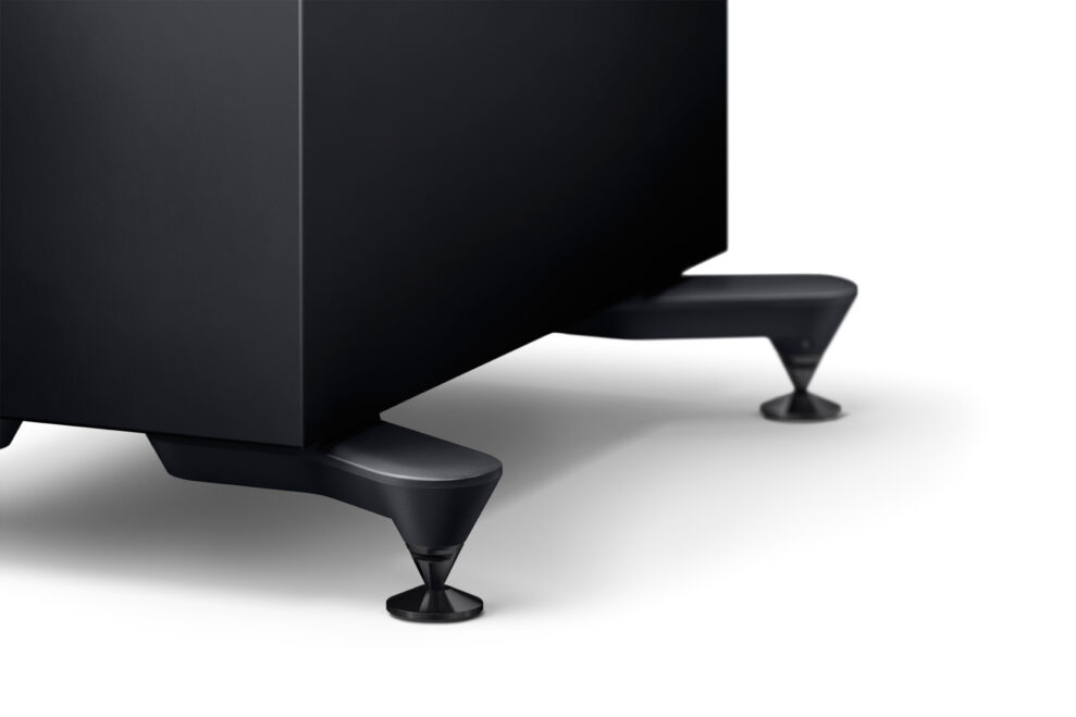 KEF R7 Meta feet 