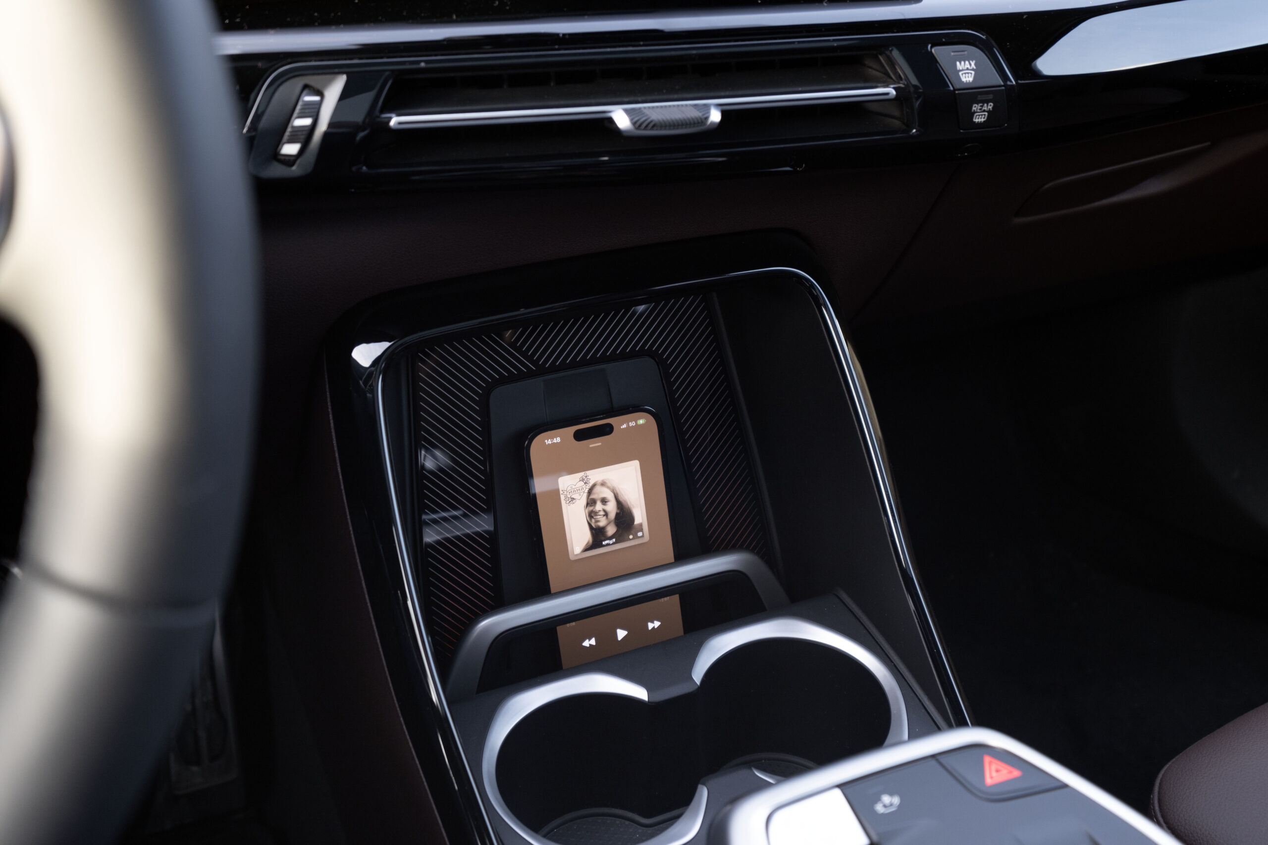 BMW iX1 xDrive30 8 BMW ix1 ladeplass scaled