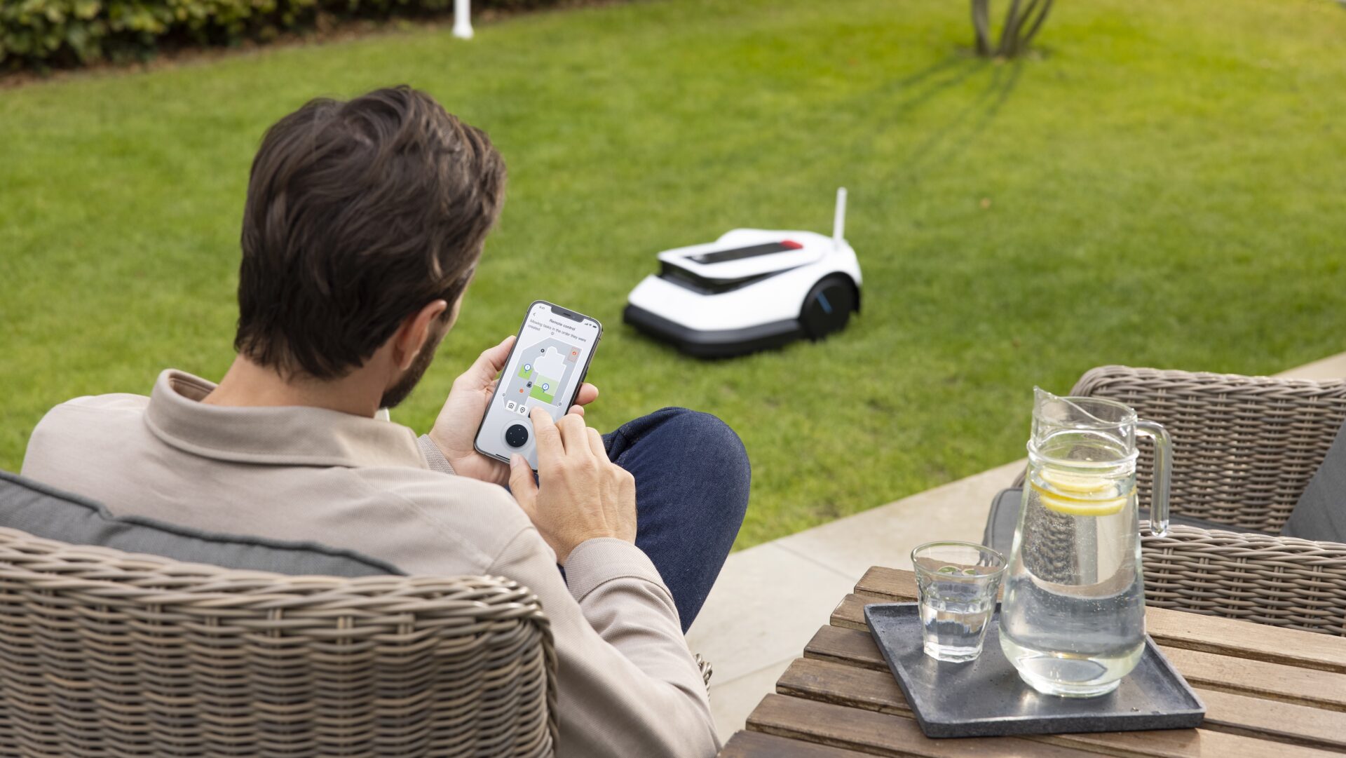 Robotgräsklipparen Ecovacs Goat G1 hittar vägen själv