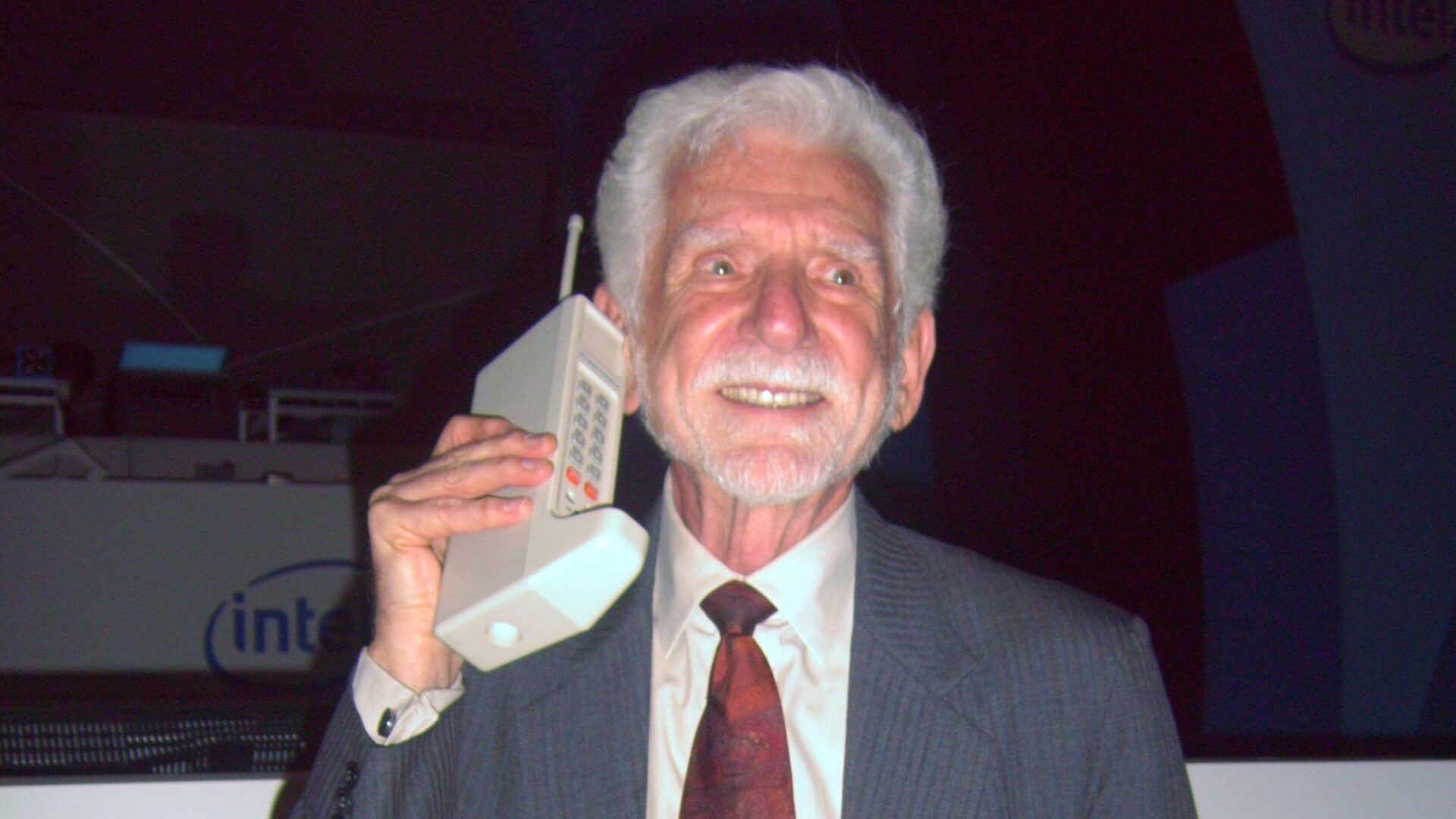 För 50 år sedan ringdes det första samtalet med en prototyp av en mobiltelefon