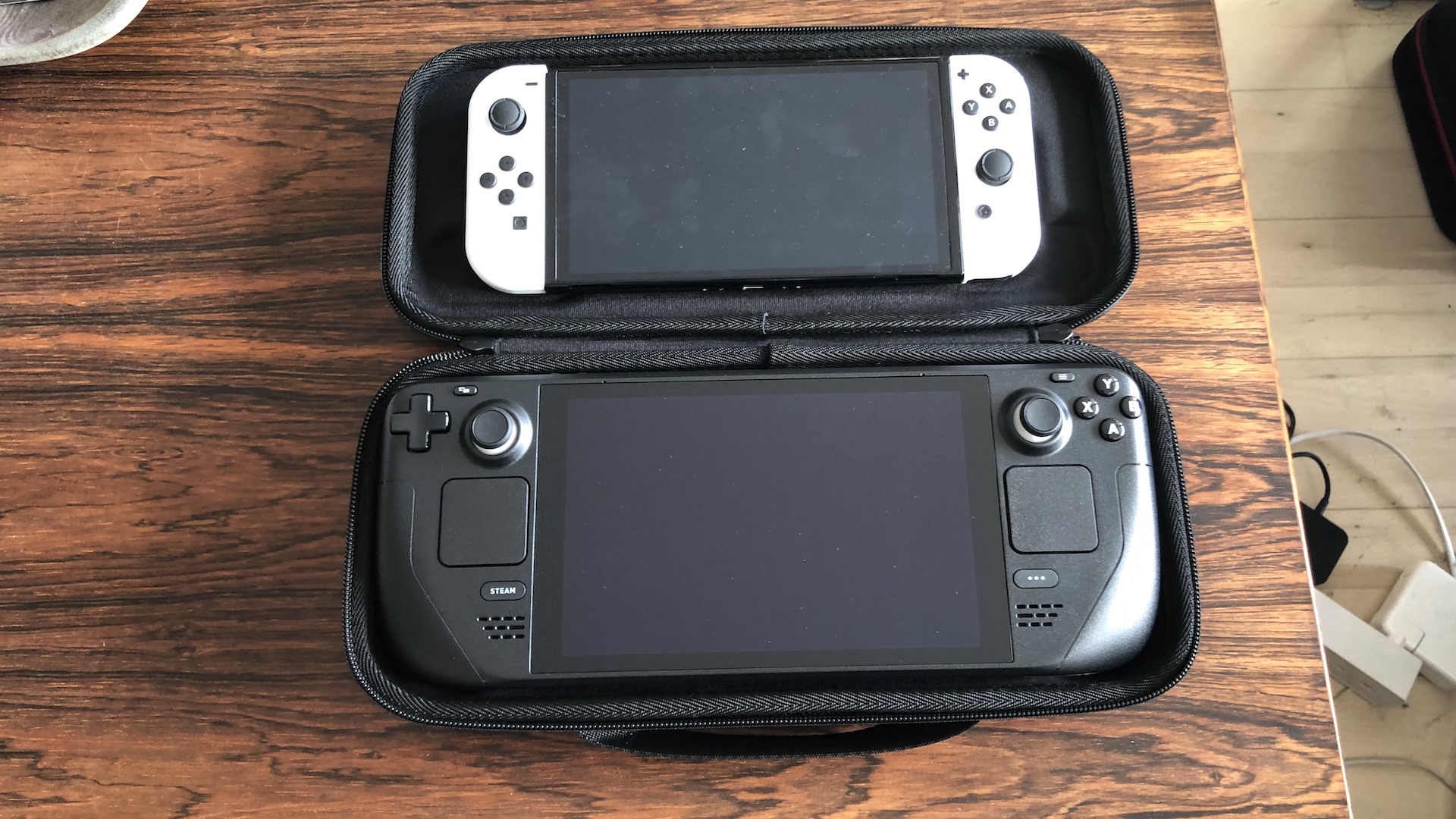 Steam Deck vs Nintendo Switch OLED