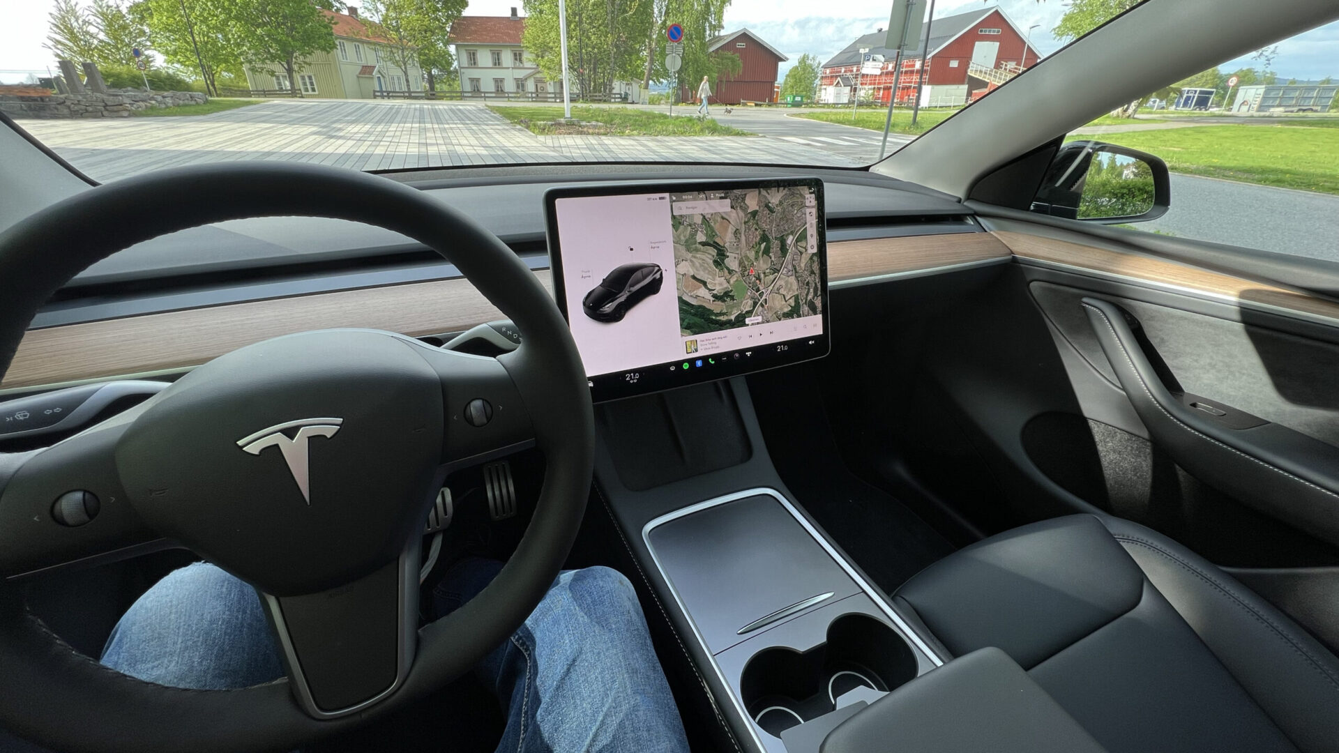 Känsliga videor spreds på Teslakontoret