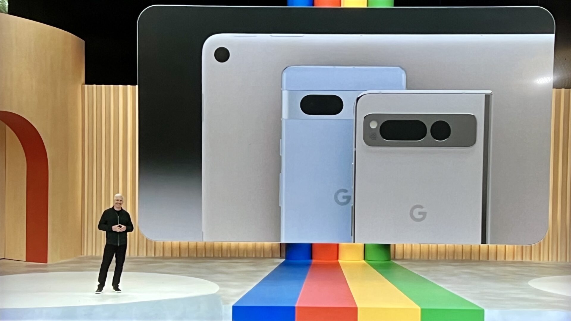 Google drämde till med två mobiler och en surfplatta