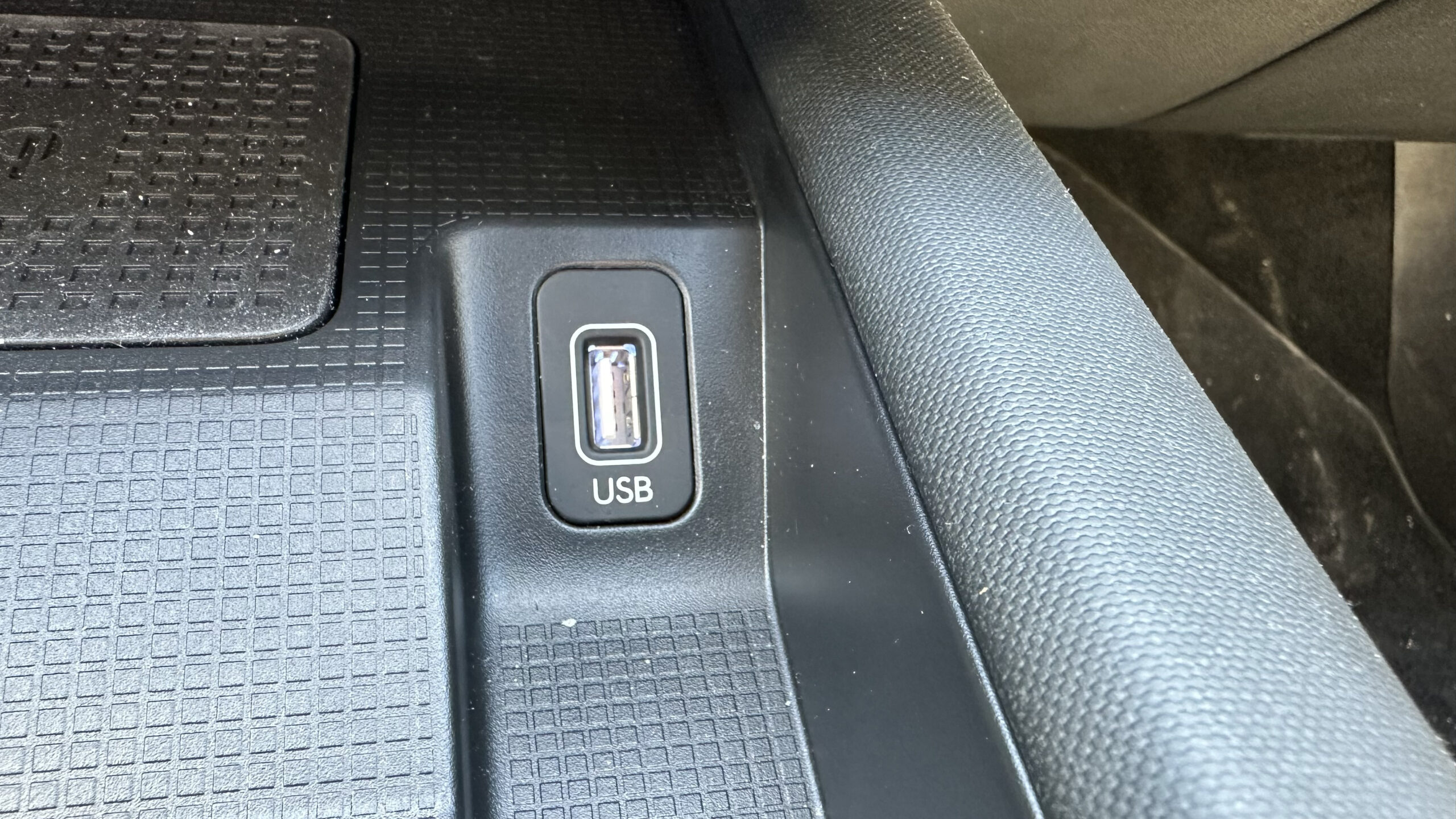 Hyundai Ioniq 6 USB-A carplay
