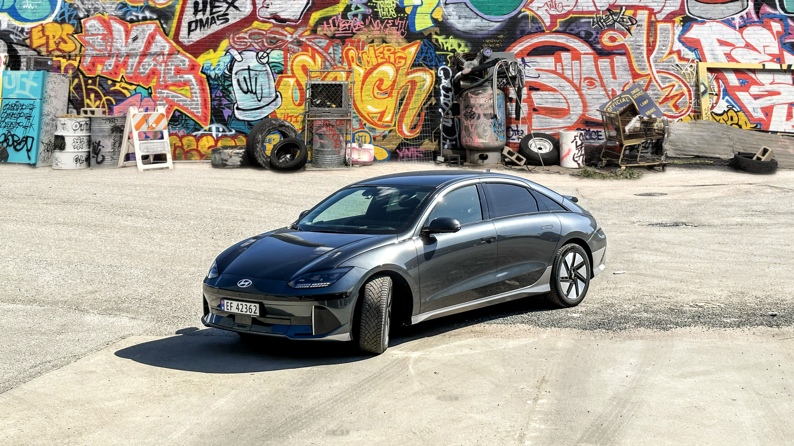 Hyundai Ioniq 6 graffiti wall 2