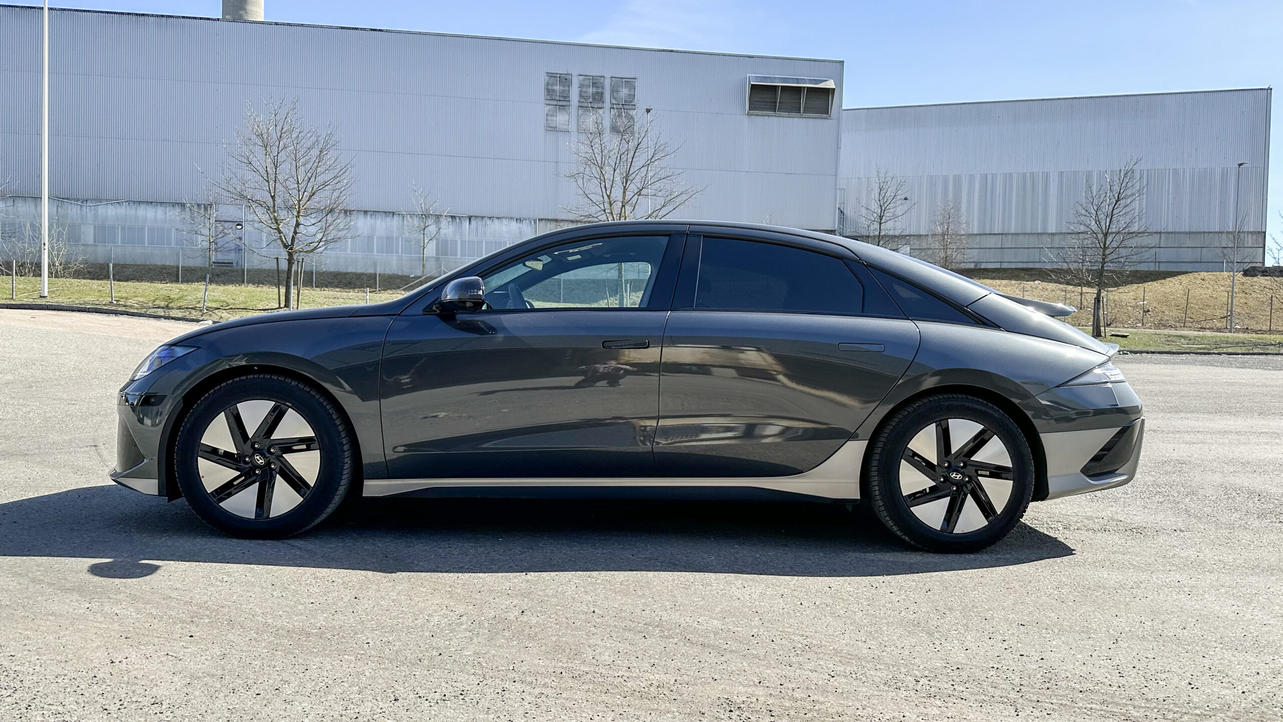 Hyundai IONIQ 6 Premium RWD 2 Hyundai Ioniq 6 side