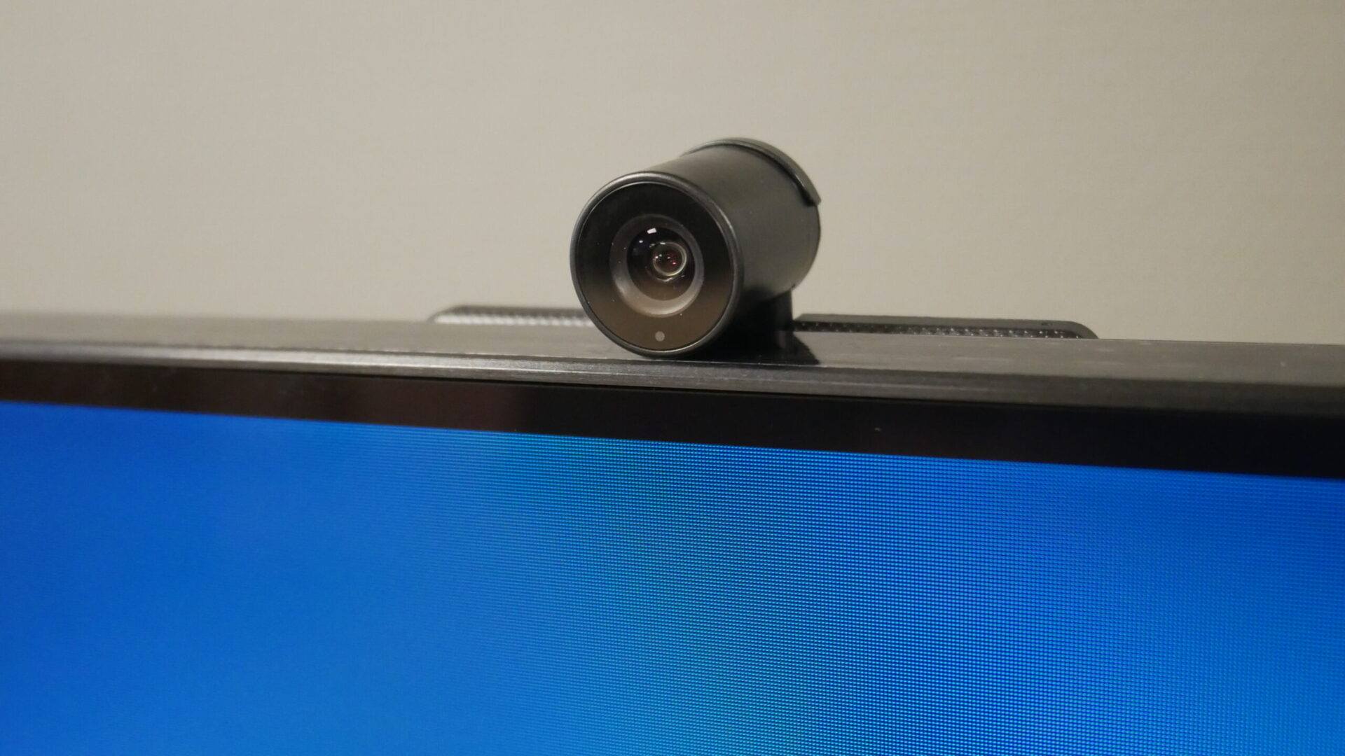 Samsung QN95C webcam (2)