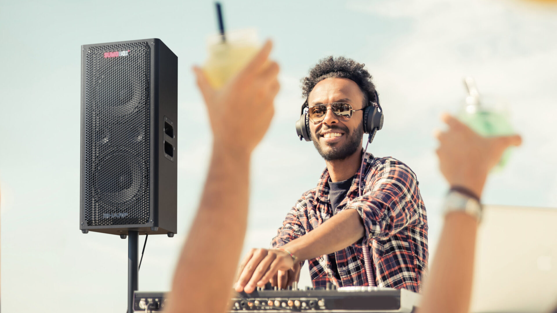 Sharp drar igång festen med SumoBox och XParty Street Beat