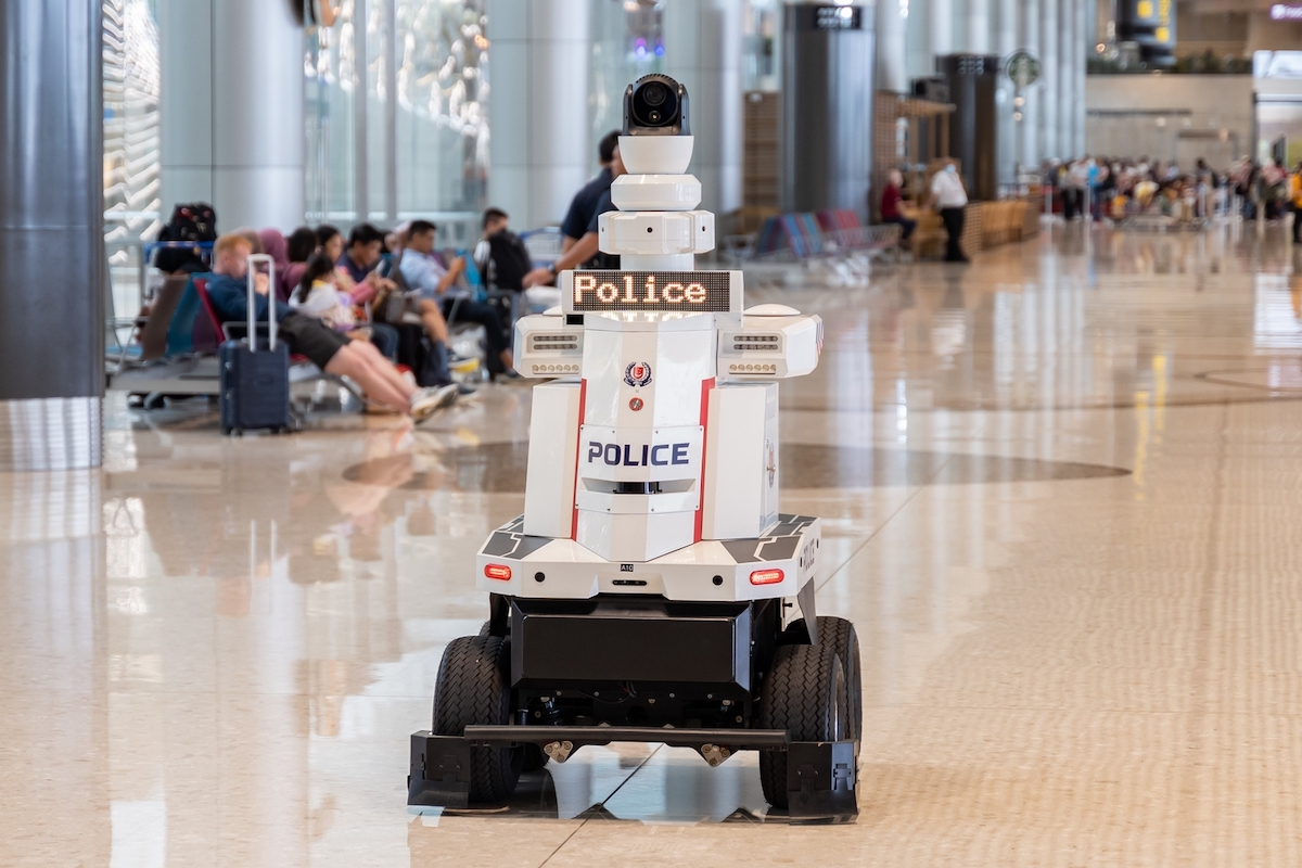 Police robots patrol Singapore airport