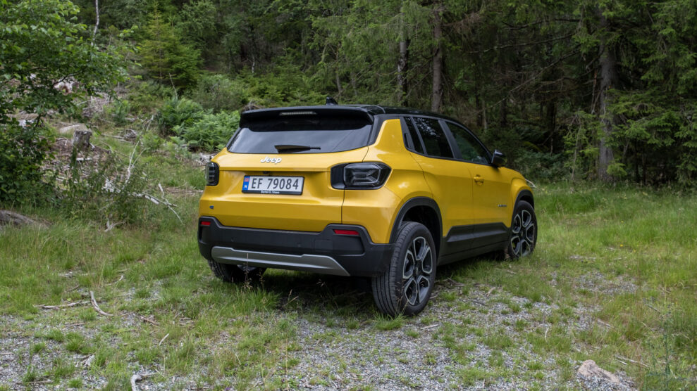 Jeep Avenger 10 Jeep Avenger skog
